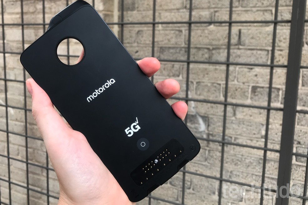 Moto Z3: Moto Snap 5G da Motorola permite conectividade com redes 5G — Foto: Luciana Maline/TechTudo
