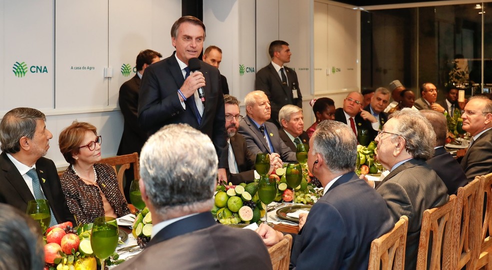 Presidente Jair Bolsonaro discursa em jantar com embaixadores de países islâmicos — Foto: Alan Santos/PR