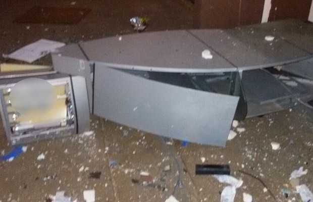 Quadrilha explode caixa eletrônico em Paranaiguara, Goiás (Foto: Divulgação/PM)