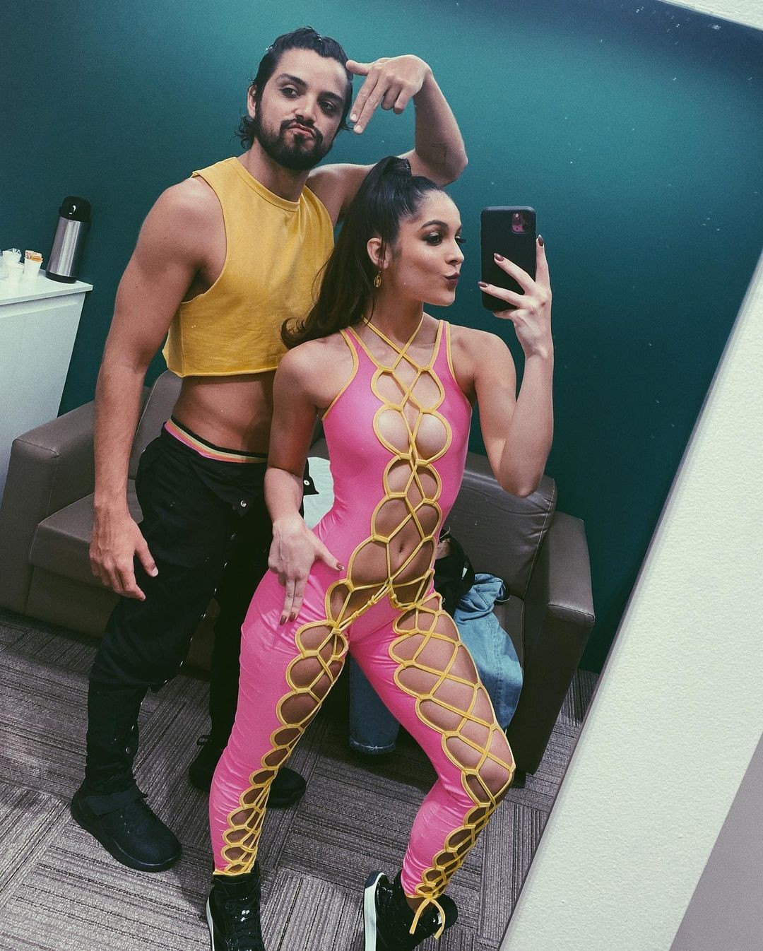Agatha Moreira apoia o namorado, Rodrigo Simas, no 'Super Dança': "vocês arrebentaram!" (Foto: Reprodução/Instagram)