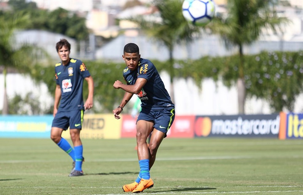 Brenner treina com a seleÃ§Ã£o brasileira sub-20; agora, a equipe de Tite (Foto: DivulgaÃ§Ã£o/CBF)