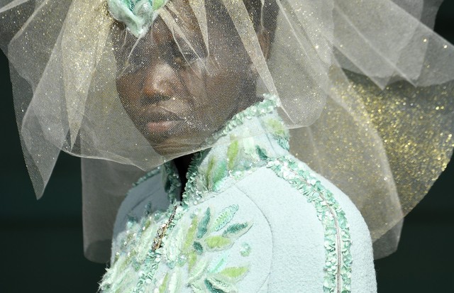 Adut Akech foi a noiva do inverno 2019 alta-costura da Chanel (Foto: Imaxtree)