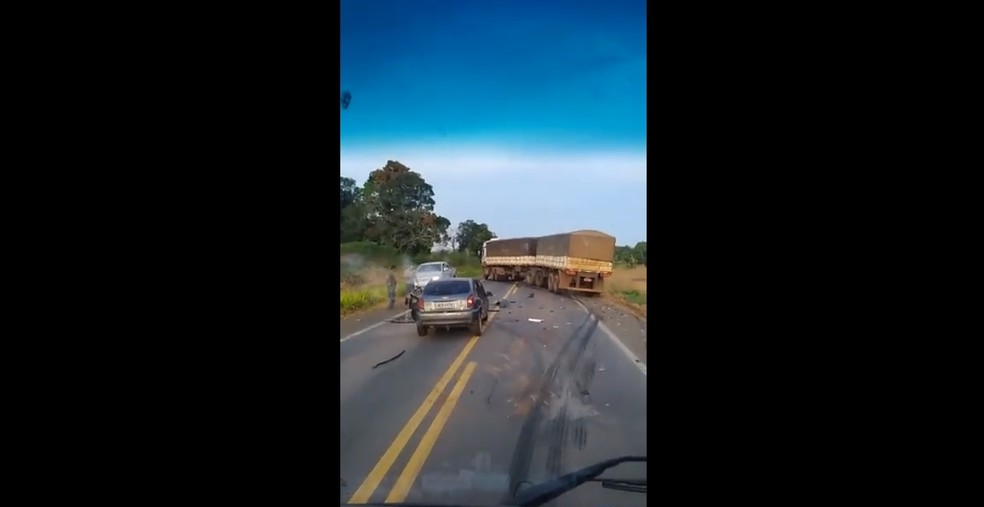 Local do acidente na BR-364 entre Ji-Paraná e Ouro Preto — Foto: Rede Sociais