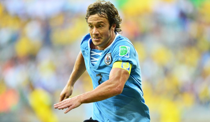 EXCLUSIVO: Pensando em Libertadores, diretoria quer reforçar a defesa com Lugano em 2016