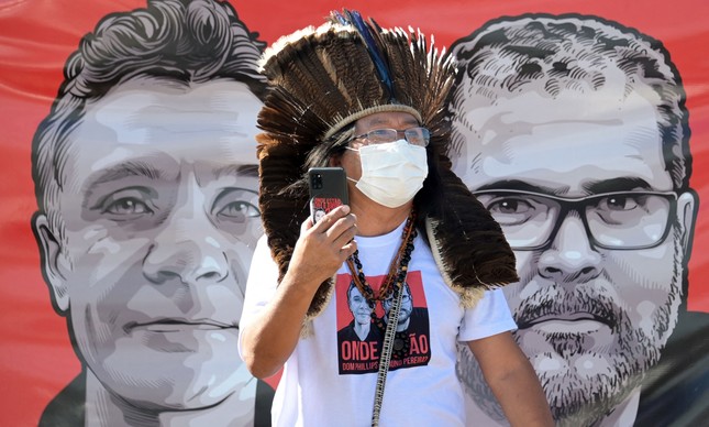 Indígena participa de protesto em função do assassinato de Dom Phillips e Bruno Pereira