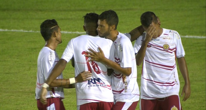 Sete de Dourados comemora gol contra Águia Negra (Foto: Reprodução/TV Morena)