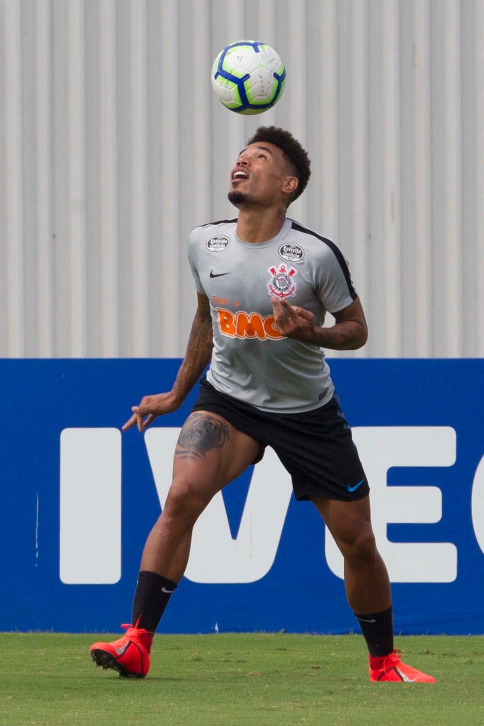 Júnior Urso, volante do Corinthians, durante treinamento — Foto: Daniel Augusto Jr/Ag.Corinthians