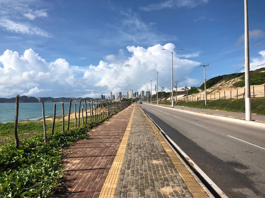 Trecho da Via Costeira será parcialmente interditado para receber projeto de esporte e lazer no próximo domingo (24). — Foto: Vinícius Marinho/Inter TV Cabugi