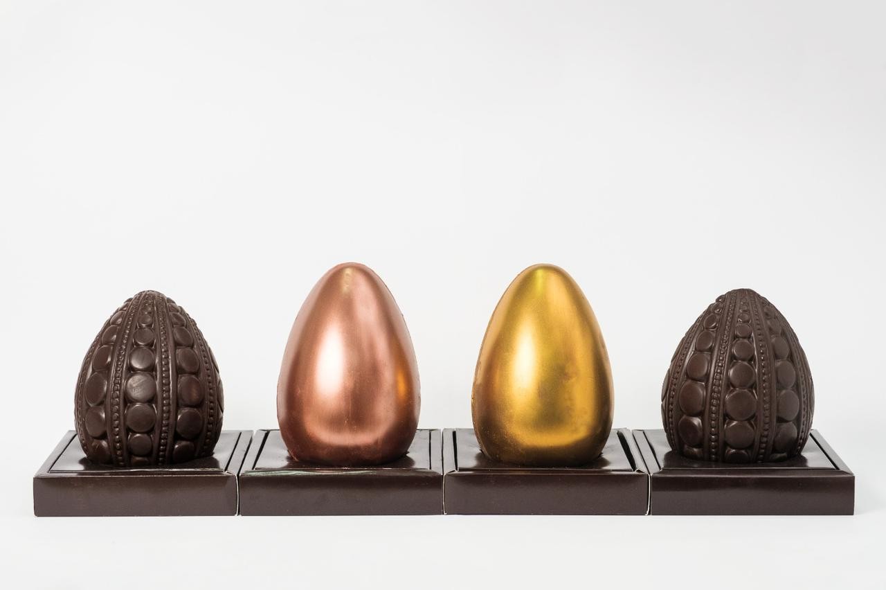 A Ana Foster Chocolates (96479-6332) criou uma linha de ovos veganos com quatro sabores.   A partir de R$ 115 (200g) — Foto: Divulgação