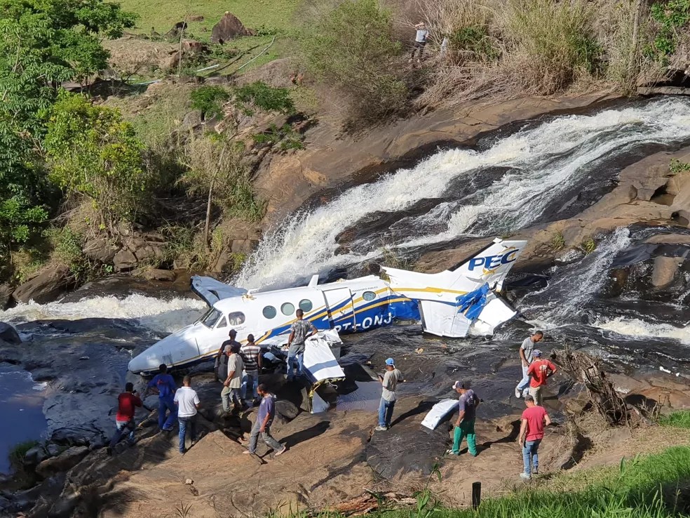 Avião de pequeno porte cai em Minas Gerais (Foto: Reprodução/Twitter)
