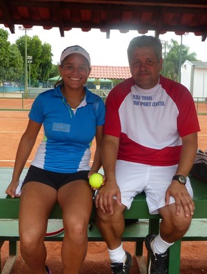 tênis Maria Clara Silva e técnico e pai Roberto Silva (Foto: Matheus Tibúrcio / GloboEsporte.com)
