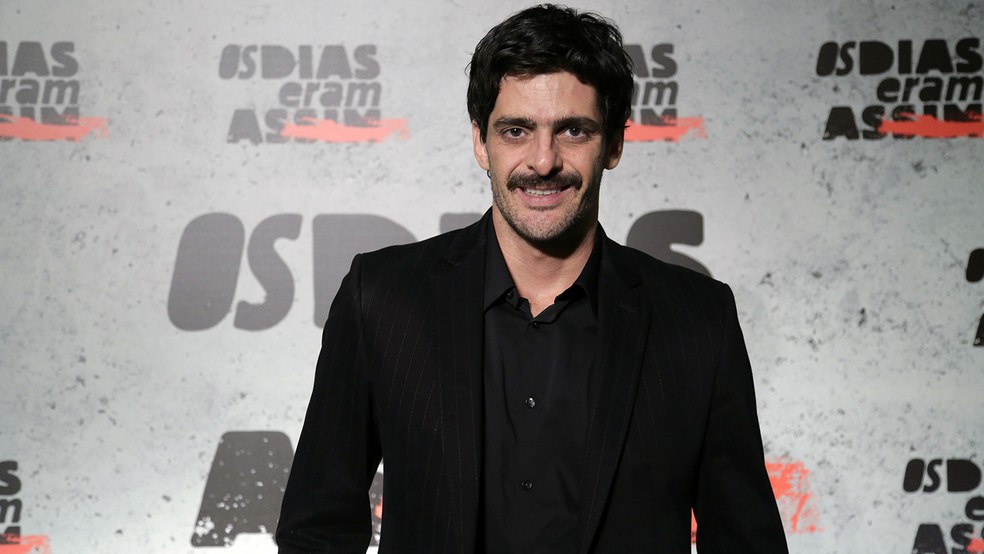 Julio Machado interpreta Marcos em Os Dias Eram Assim — Foto: Raphael Dias/Gshow