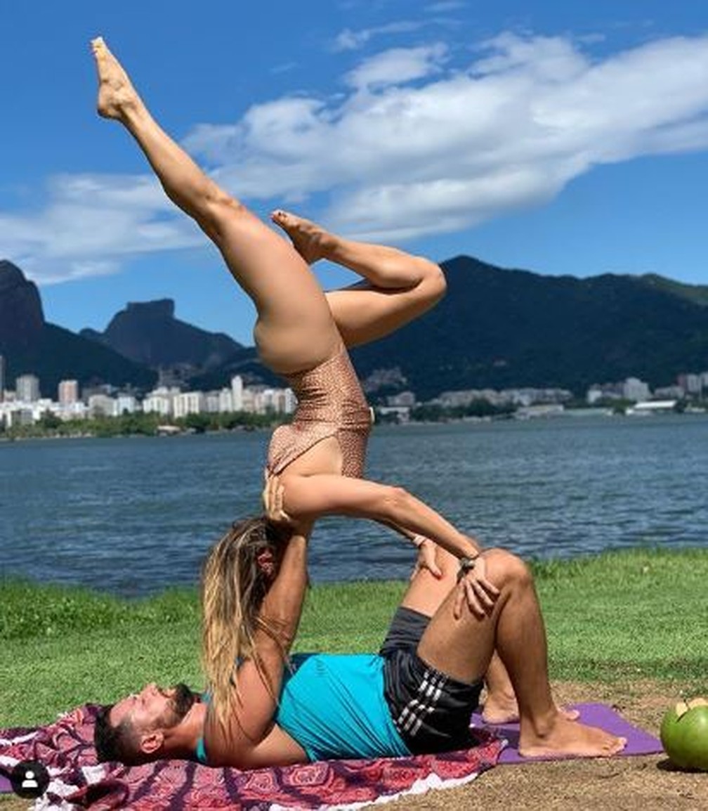 Mariana Maduro praticando ioga no Rio — Foto: Reprodução/Internet