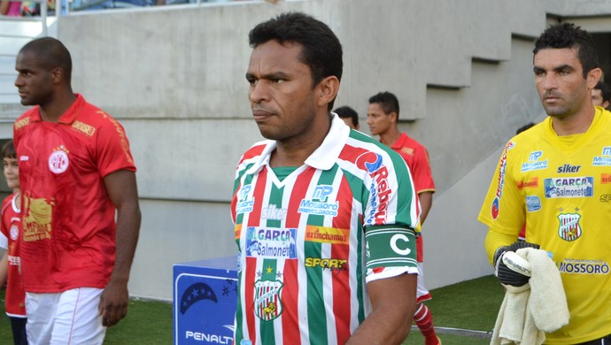 Zagueiro Nildo e goleiro Érico - Baraúnas (Foto: Jocaff Souza)