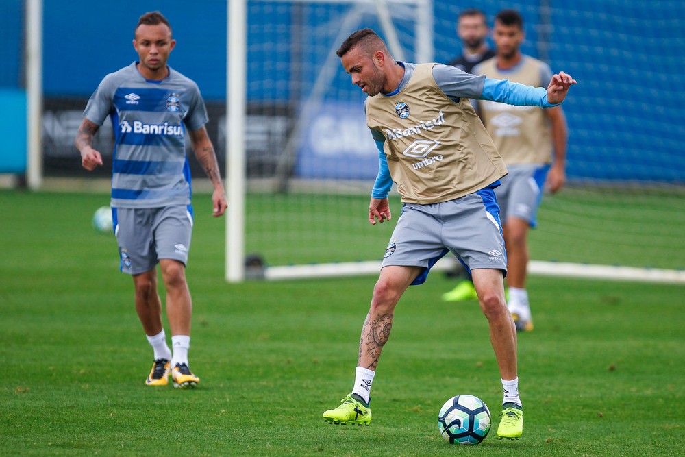 Grêmio vê departamento médico esvaziar, mas liga alerta por falta de ritmo a titulares
