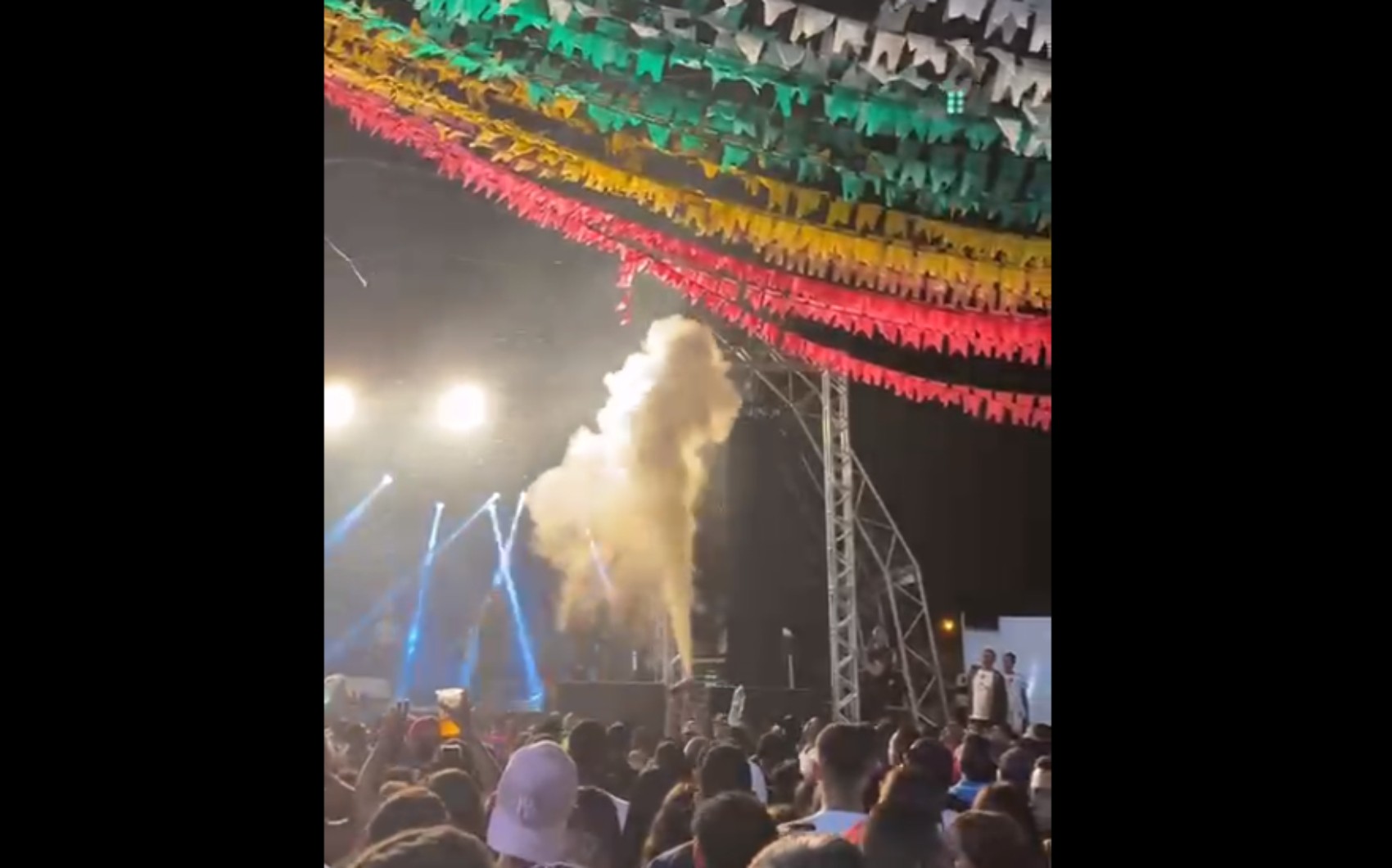 VÍDEO: show de Mano Walter é interrompido após bandeirola pegar fogo em festa junina no oeste da Bahia