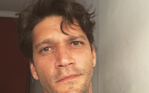 Armando Babaioff comenta romance gay em novela e elege 'divisor de águas'
