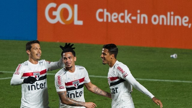 Luciano comemora o gol do São Paulo