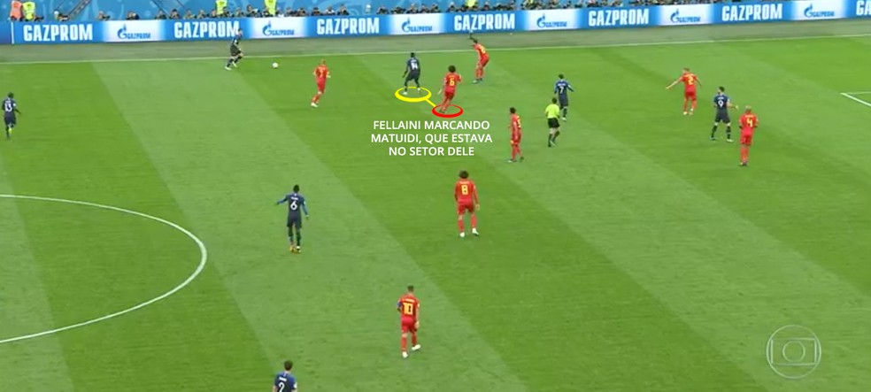 Fellaini na defesa (Foto: Leonardo Miranda)