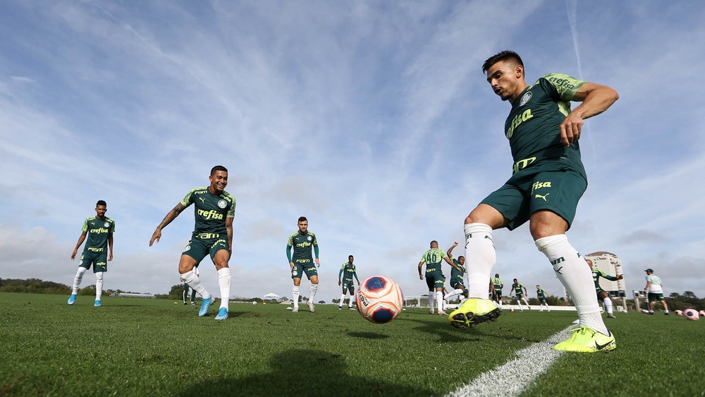 Com muitos pontas, Palmeiras pode ter falso 9 como opção após se desfazer de centroavantes