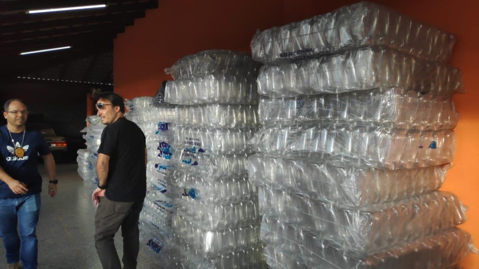 3200 embalagens de álcool em gel foram apreendidas no DF — Foto: PCDF/Divulgação