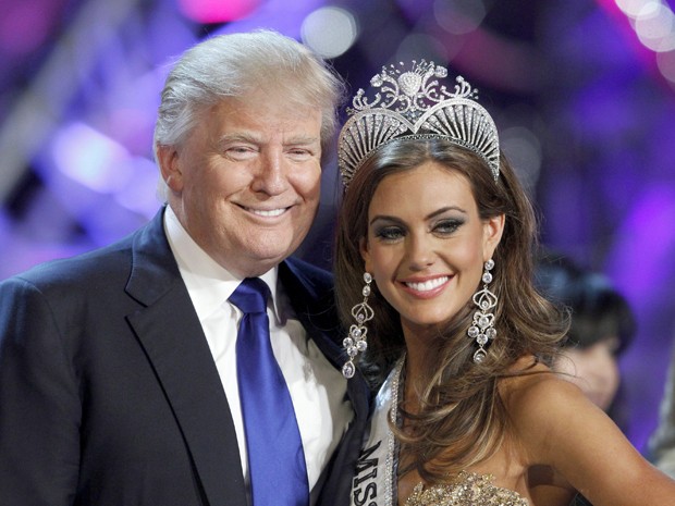 Donald Trump posa com a Miss EUA 2013, Erin Brady, em foto de 16 de junho de 2013 (Foto: Reuters/Steve Marcus)