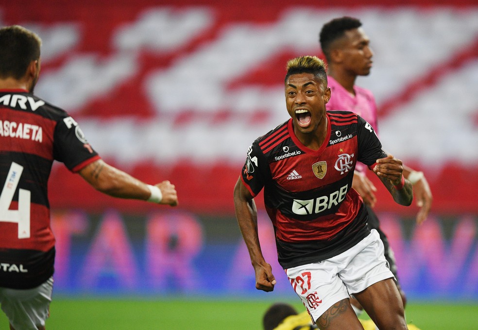 Bruno Henrique comemora gol sobre o Independiente del Valle — Foto: Carl de Souza/Pool via REUTERS