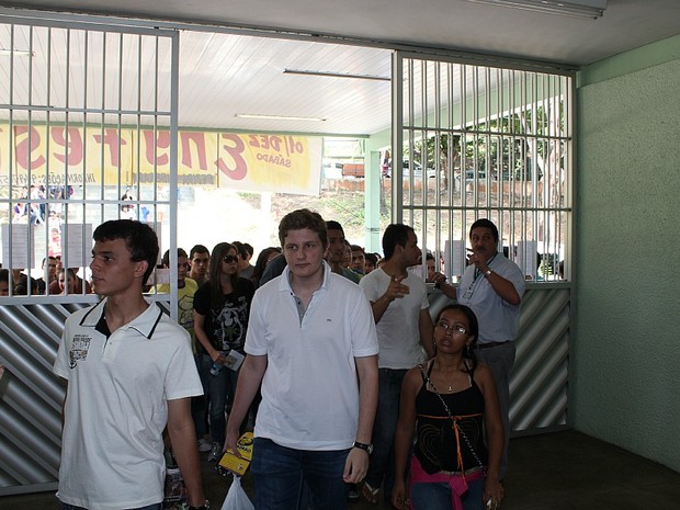 São 49.021 candidatos disputando 3.569 vagas para ingresso em 2013 (Foto: Marcos Dantas/G1 AM)