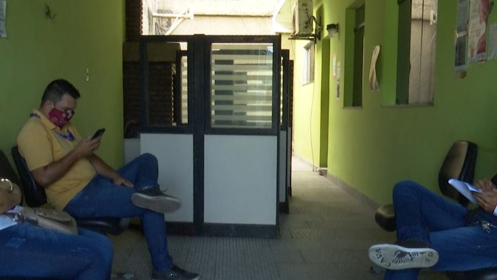 Carlos Samuel se apresentou à polícia e prestou depoimento — Foto: TV Santa Cruz