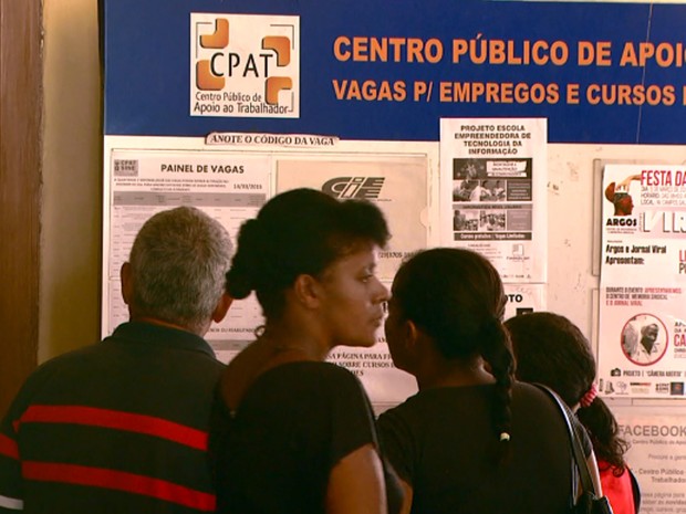 Candidatos buscam vaga de emprego no CPAT em Campinas (Foto: Reprodução EPTV)
