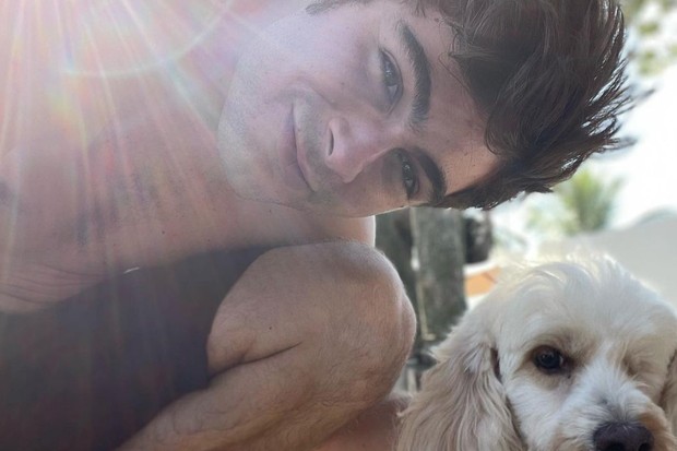 Rafael Vitti e a cachorrinha, Pepê (Foto: Reprodução / Instagram)