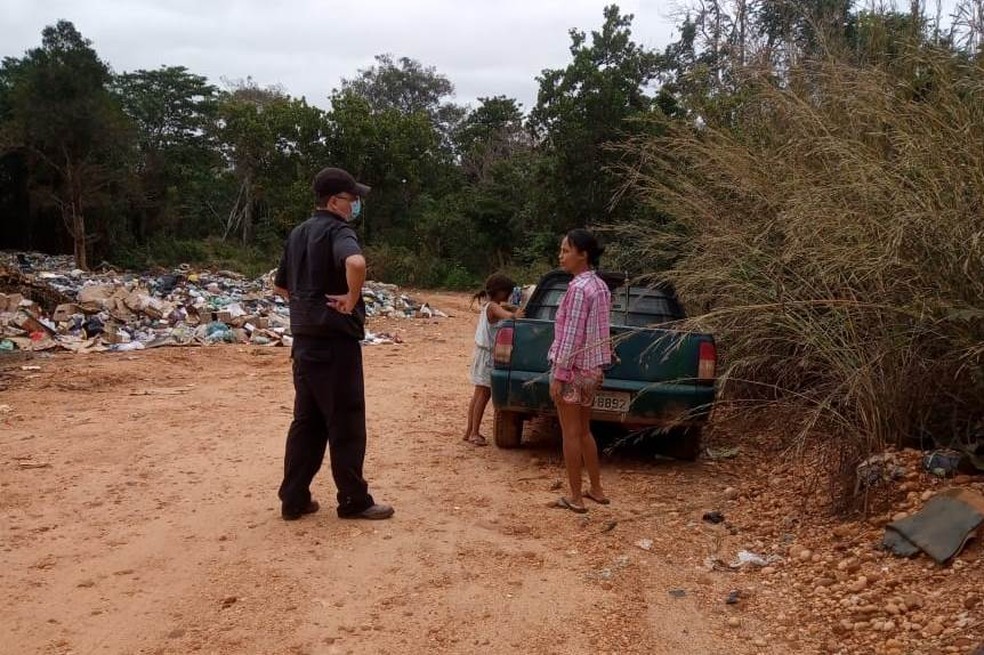 Uma fiscalização flagrou 10 crianças e adolescentes catando material reciclável em lixões de municípios da região médio norte de Mato Grosso — Foto: Superintendência Regional do Trabalho de Mato Grosso (SRT/MT) 