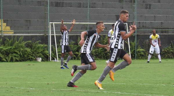 Rafael Navarro marca, e Botafogo vence Volta Redonda no 1º jogo da final da Taça Rio Sub-20 — Foto: Fabio de Paula/BFR