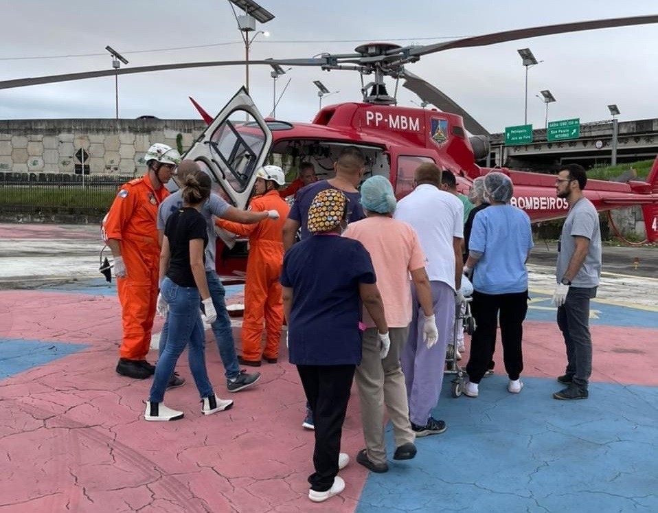 Hospital divulga novo boletim de menino que perdeu mãe e irmãos em deslizamento em Paraty; estado dele continua gravíssimo