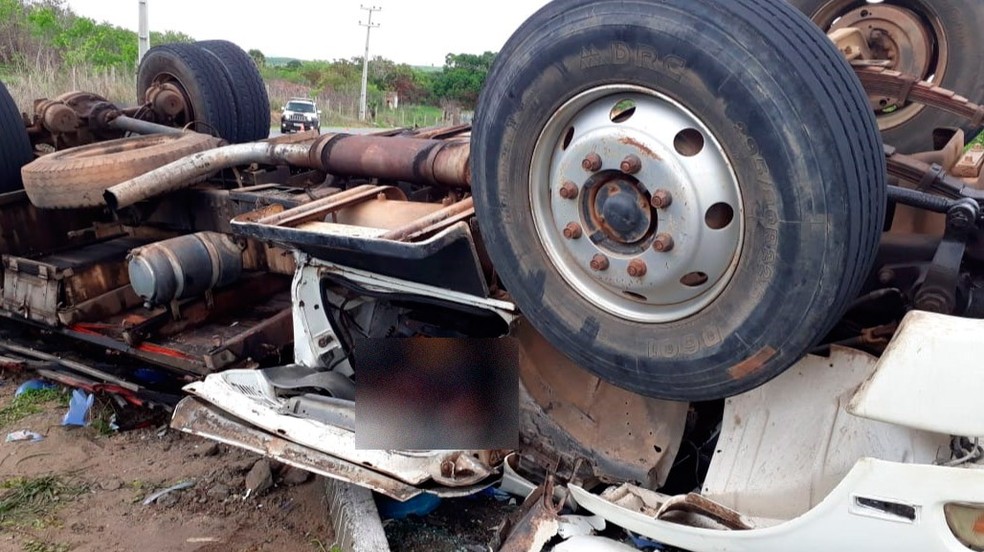 A via ficou bloqueada parcialmente após o acidente no Ceará. — Foto: Divulgação
