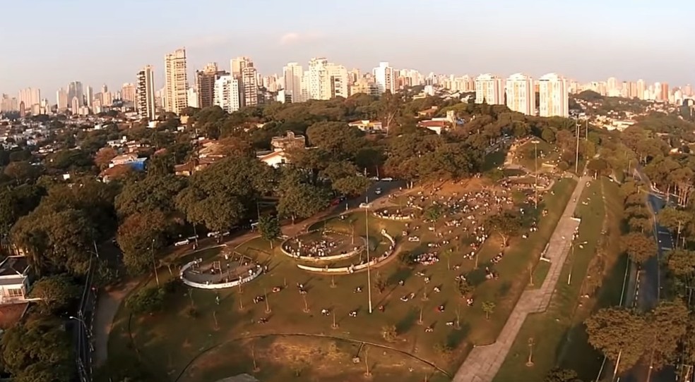 Praça Pôr do Sol, em Pinheiros, Zona Oeste de São Paulo, durante o fim da tarde.  — Foto: Reprodução/Youtube 