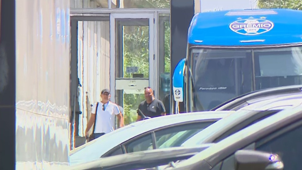 Treino do Grêmio: Renato conversa com os jogadores e é liberado para ir ao Rio de Janeiro