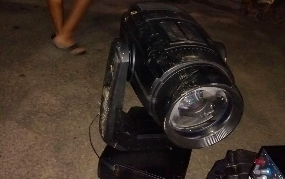 Equipamento de iluminação também foi encontrado na Bahia (Foto: Divulgação / SSP)