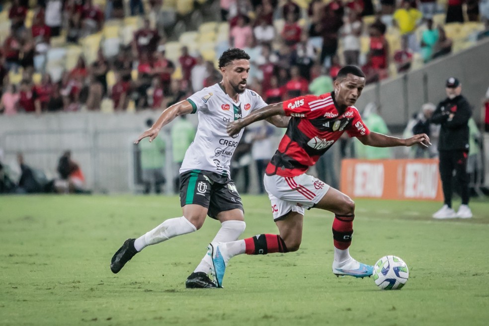 Maringá não se encolheu diante do Flamengo no Maracanã — Foto: Fernando Teramatsu/Maringá FC