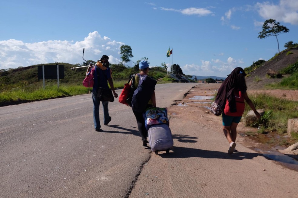 Família venezuelana é expulsa por brasileiros que vivem em Pacaraima, ao Norte de Roraima (Foto: Inaê Brandão/G1 RR)