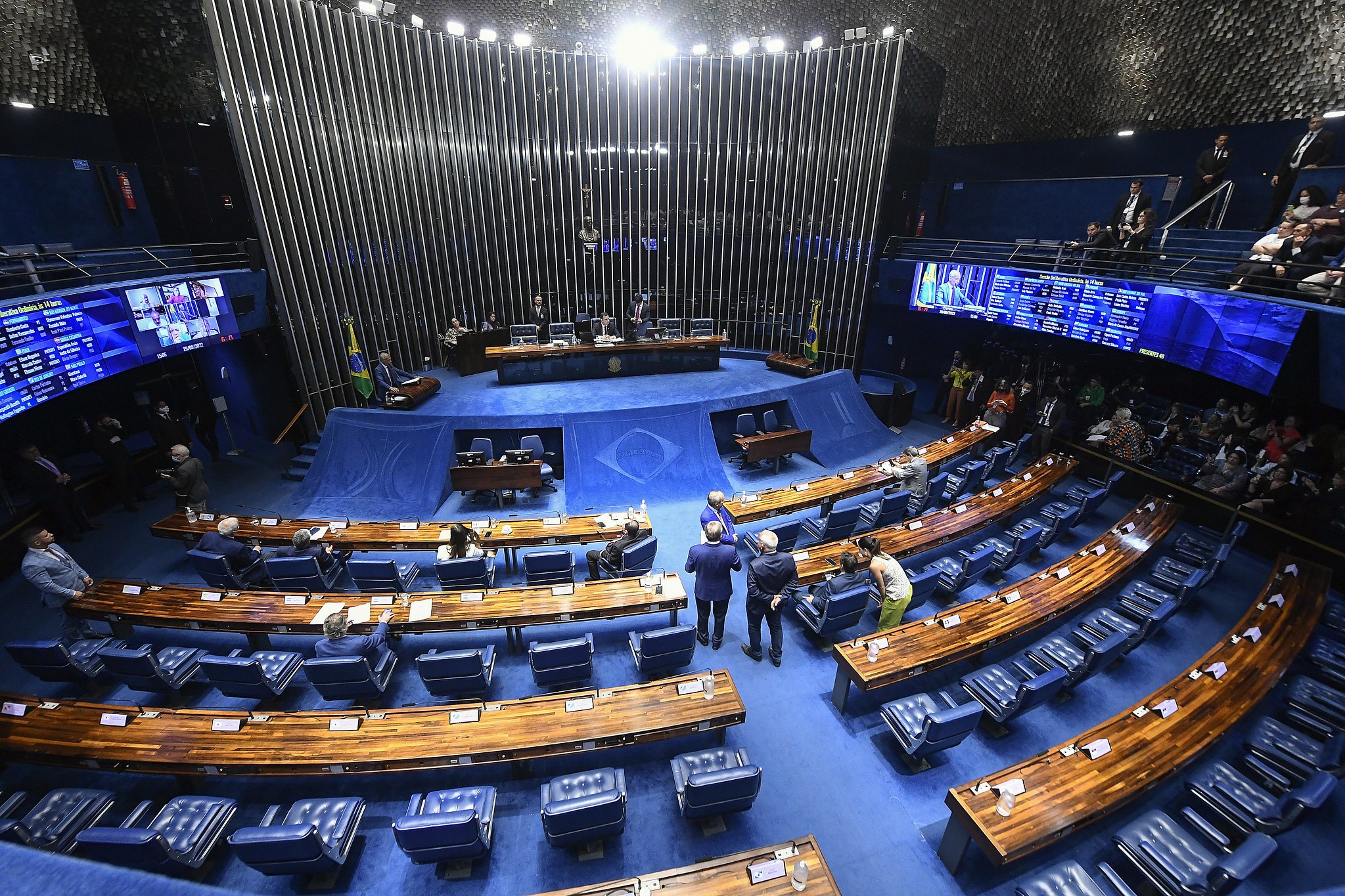 Ipec, votos válidos: Raimundo Colombo tem 31% e Jorge Seif 19% na disputa para o Senado em SC