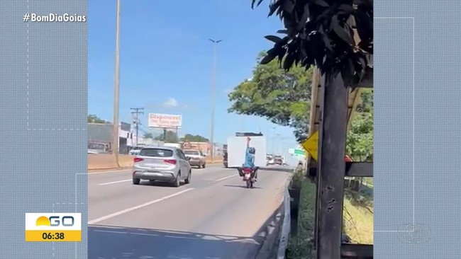 Quadro 'T Certo Motorista' mostra flagrante de transporte irregular no trnsito