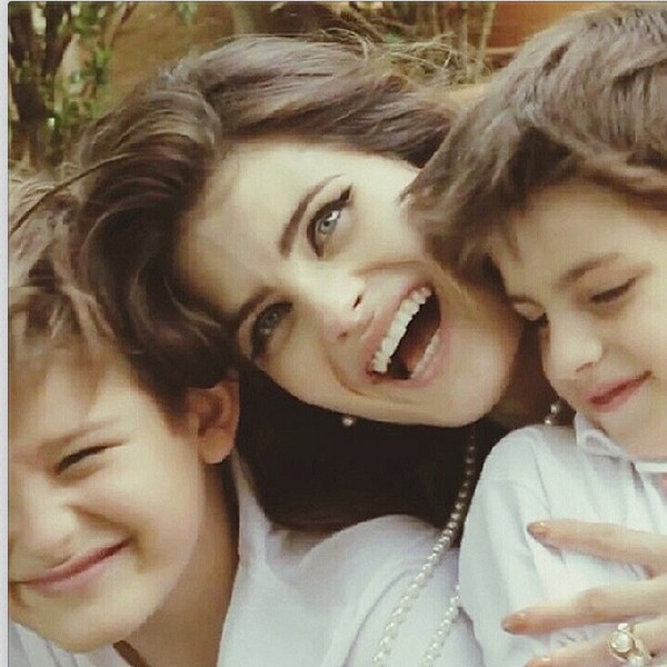 Isabeli Fontana posa com os dois filhos (Foto: Reprodução/Instagram)