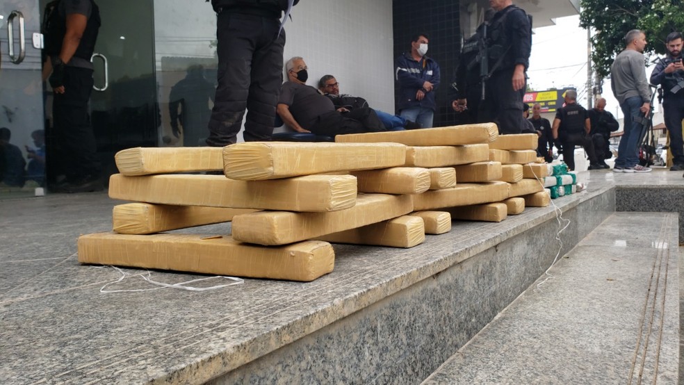 50kg de drogas foram apreendidas durante megaoperação em Campos, no RJ — Foto: Hugo Soares/Inter TV RJ