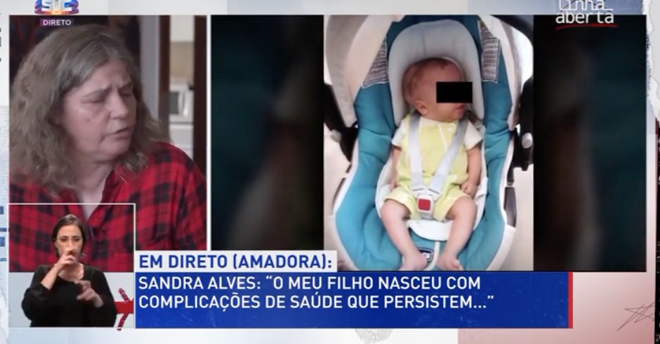 Sandra Alves deu à luz sozinha, na cozinha de casa, sem saber que estava grávida (Foto: Reprodução/SIC)
