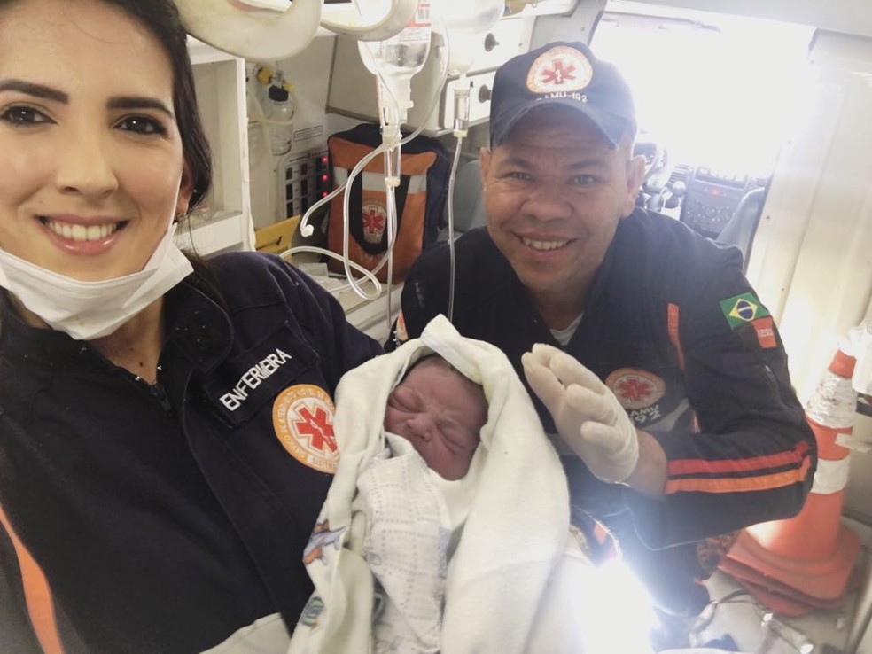 BebÃª Anthony chegou ao mundo com mais de 3kg e 50 centÃ­metros (Foto: NatÃ¡lia Montenegro/Arquivo Pessoal)