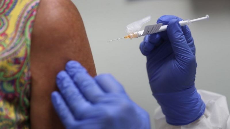 Com governo Bolsonaro, Brasil se posicionou contra a queda de patentes de vacinas, diferentes de outros países em desenvolvimento como África do Sul e Índia (Foto: Getty Images via BBC)