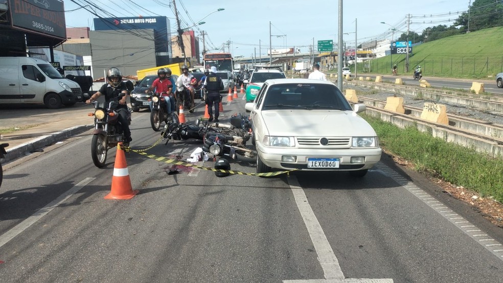 Um motociclista foi socorrido em estado grave e morreu no hospital — Foto: Guarda Municipal