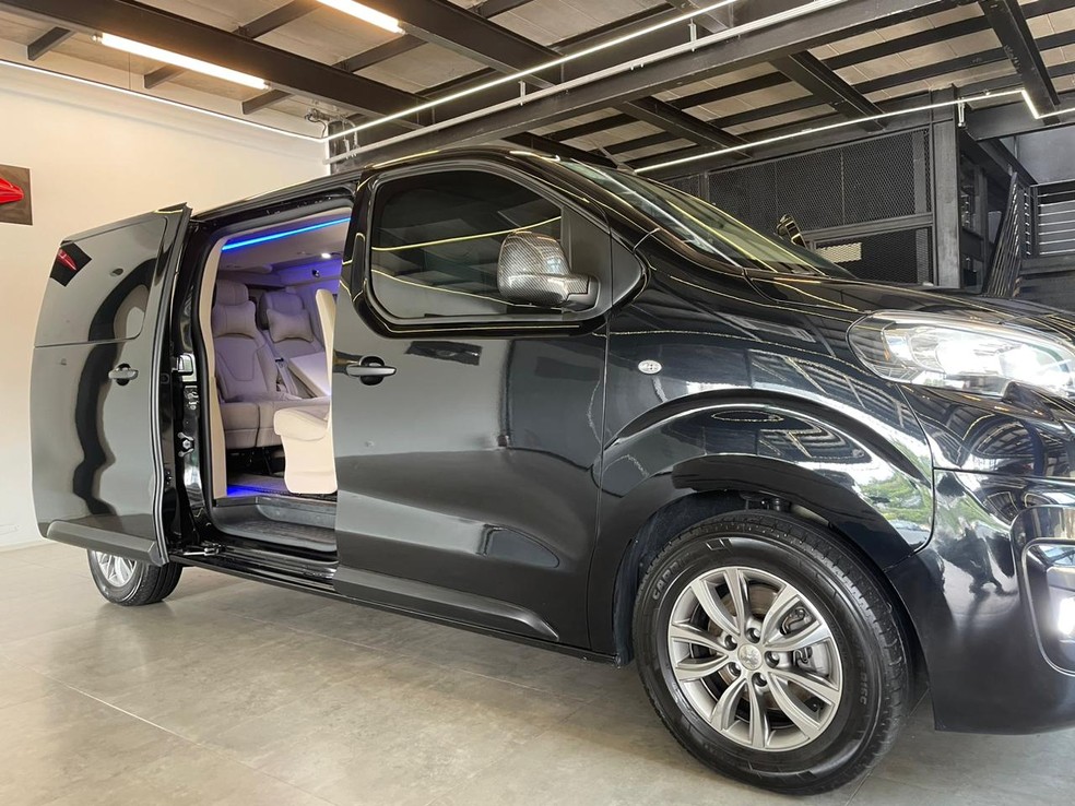 JetVan visitado pelo ge: veículo virou febre entre jogadores do Corinthians — Foto: Marcelo Braga