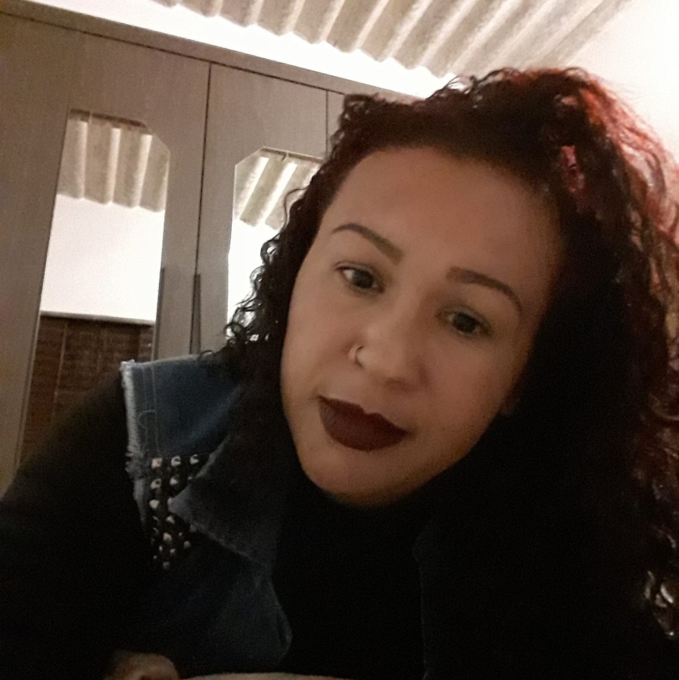 Leidenaura Moreira, de 37 anos, foi morta a facadas pelo ex-companheiro, no DF — Foto: Reprodução/Facebook